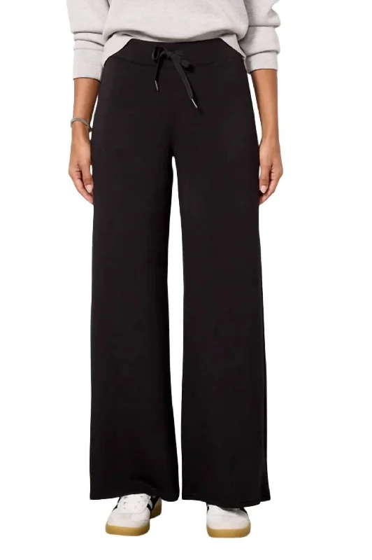 Airessentials Wide Leg Pant In Black