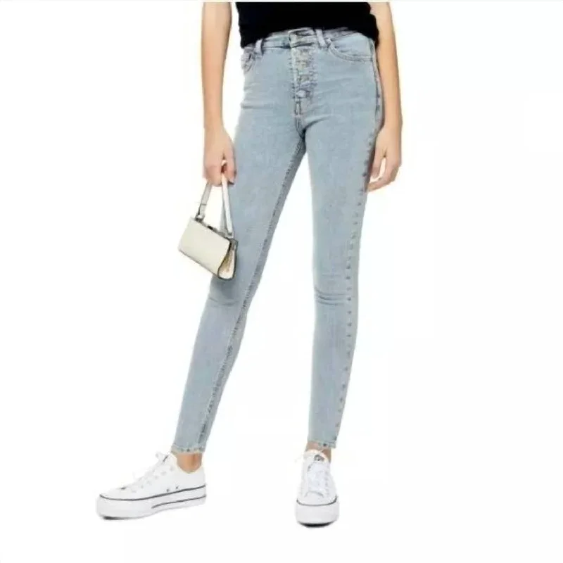 Jamie Exposed Buttons High Rise Light Wash Skinny Jeans In Blue